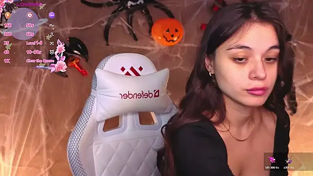 Leila Hefner online show from 10.21.25