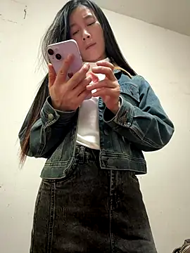 crhong666 online show from 10.29.25