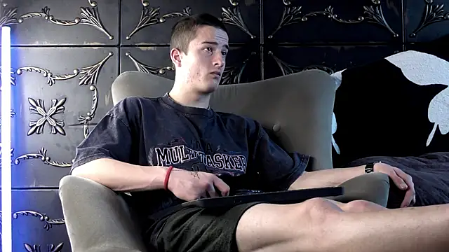 Snapshot of SirReed chatting on 05.10.26 SirReed online show from 05.10.26