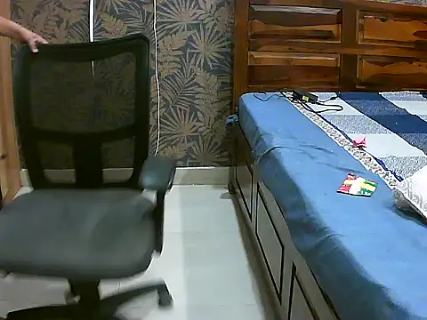 Snapshot of Poonam_queen021 chatting on 10.25.25 Poonam queen021 online show from 10.25.25