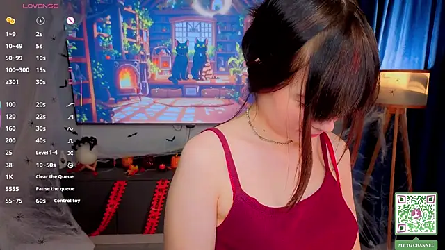 Honeey Beee online show from 11.02.25