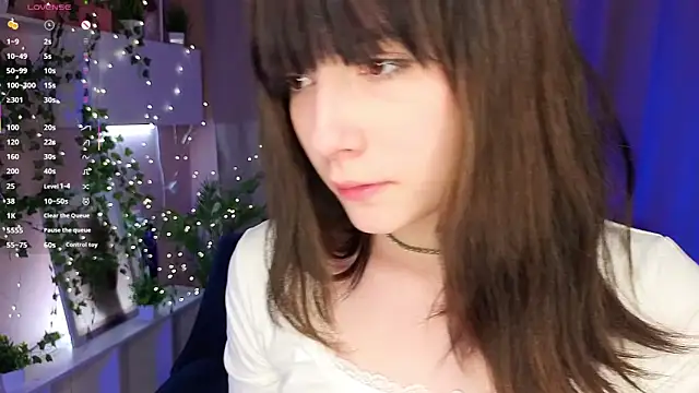 Honeey Beee online show from 11.07.25