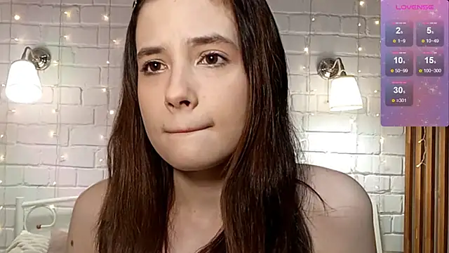 Honeey Beee online show from 12.14.25