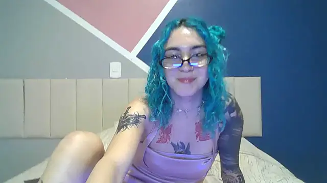 Snapshot of peetitefairy chatting on 10.11.25 peetitefairy online show from 10.11.25