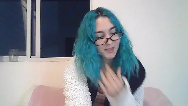 Snapshot of peetitefairy chatting on 10.15.25 peetitefairy online show from 10.15.25