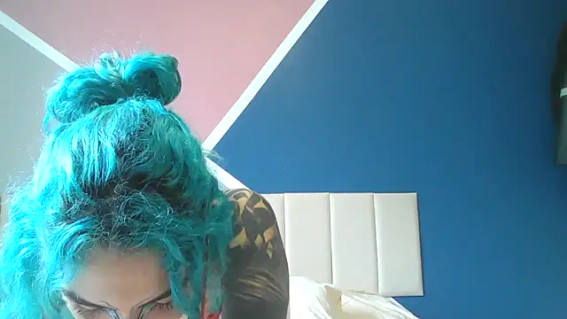 Snapshot of peetitefairy chatting on 10.18.25 peetitefairy online show from 10.18.25