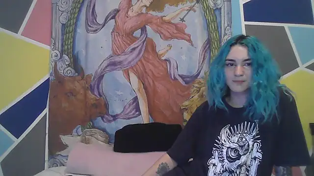 Snapshot of peetitefairy chatting on 10.24.25 peetitefairy online show from 10.24.25