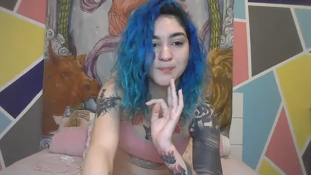 Snapshot of peetitefairy chatting on 11.12.25 peetitefairy online show from 11.12.25