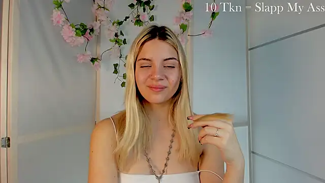 Snapshot of BlissBoardley chatting on 10.10.25 BlissBoardley online show from 10.10.25