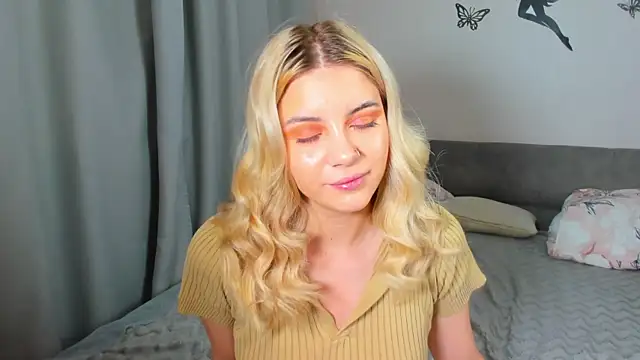 Snapshot of BlissBoardley chatting on 10.14.25 BlissBoardley online show from 10.14.25