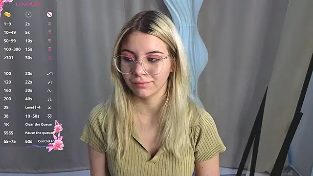 Snapshot of BlissBoardley chatting on 10.20.25 BlissBoardley online show from 10.20.25