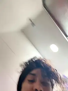 LuckyKhloe online show from 11.04.25