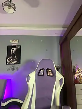 Snapshot of hannachris- chatting on 10.03.25 hannachris- online show from 10.03.25