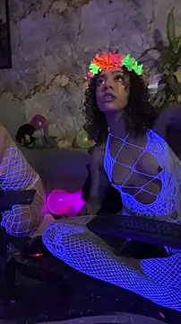 Snapshot of hannachris- chatting on 10.28.25 hannachris- online show from 10.28.25