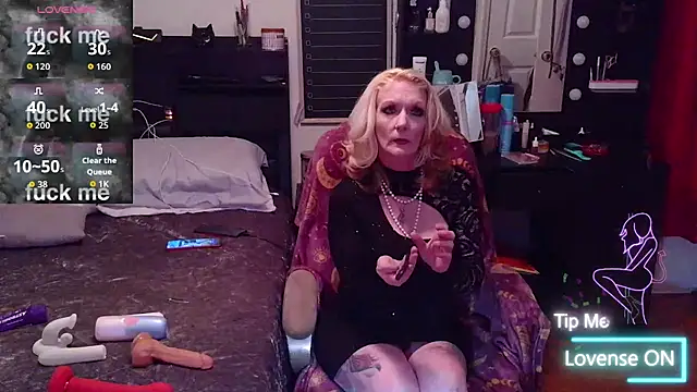 Snapshot of Sierra_Sparks chatting on 04.18.26 Sierra Sparks online show from 04.18.26