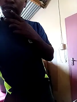 Snapshot of Hood_Bouy chatting on 12.19.25 Hood Bouy online show from 12.19.25