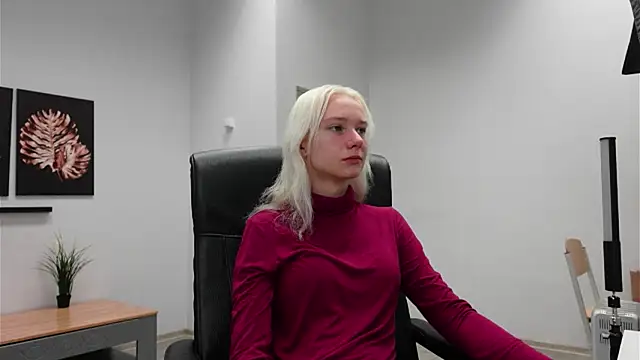 Laura Chaplin online show from 09.20.25