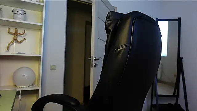 Laura Chaplin online show from 09.24.25