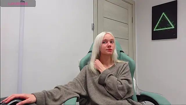 Laura Chaplin online show from 09.28.25