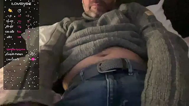 Snapshot of Hotdaddy4u136 chatting on 11.01.25 Hotdaddy4u136 online show from 11.01.25