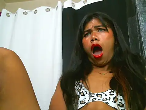 Snapshot of alezandraxx chatting on 10.01.25 alezandraxx online show from 10.01.25