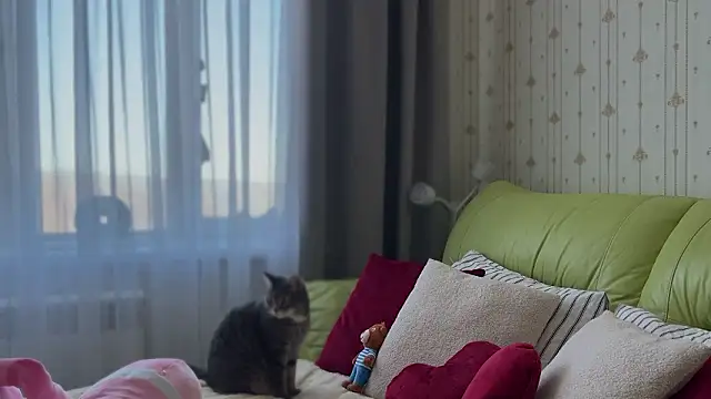 Estella Elwood online show from 02.03.26