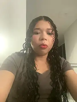 Snapshot of STEFANY_MOLL chatting on 10.20.25 STEFANY MOLL online show from 10.20.25