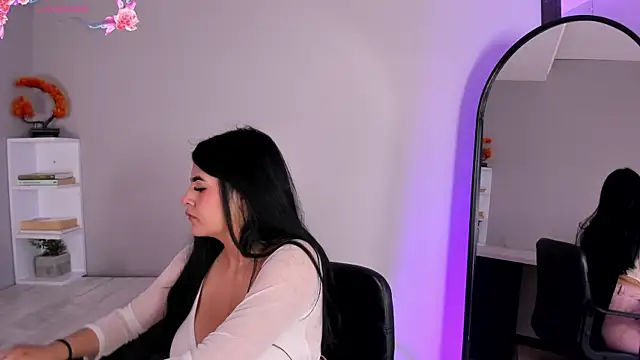 Emma  clark  online show from 09.13.25