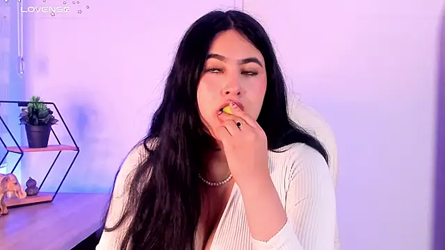 Emma  clark  online show from 11.21.25