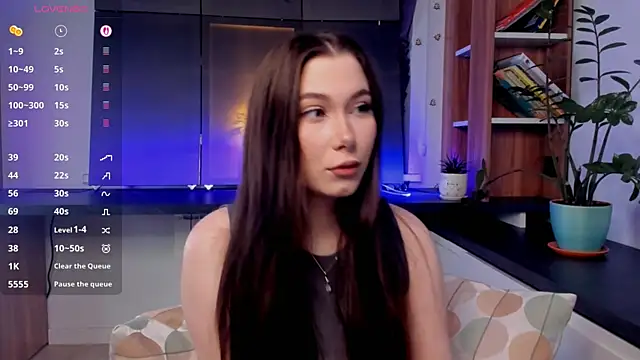 LynetHigh online show from 09.15.25