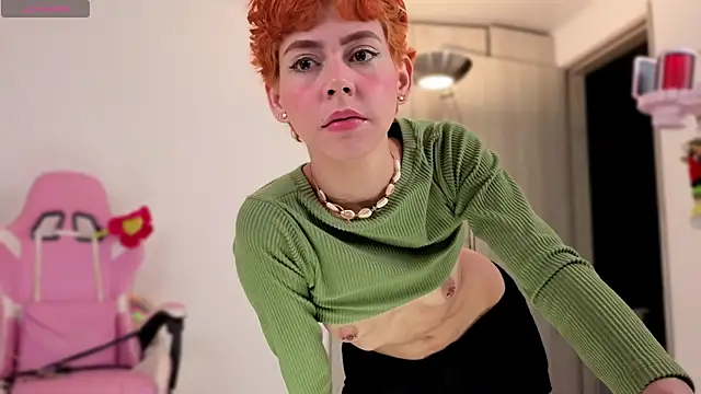 Snapshot of colette_e chatting on 10.08.25 colette e online show from 10.08.25