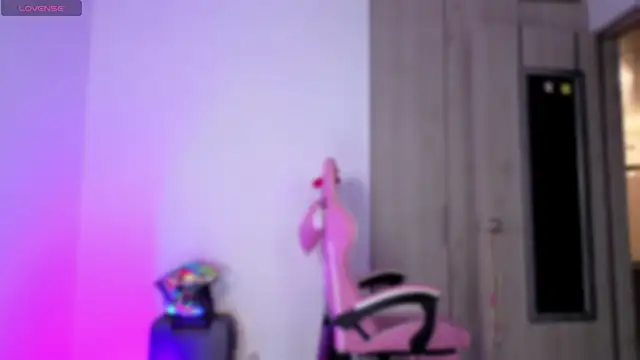 Snapshot of colette_e chatting on 10.12.25 colette e online show from 10.12.25