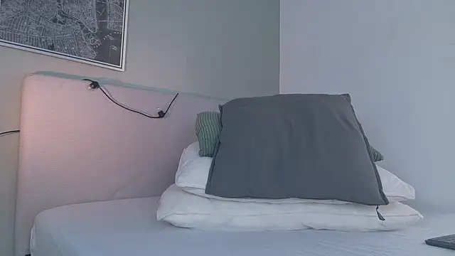 Nickifox   online show from 11.25.25