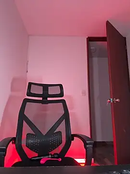 Snapshot of Danicute_ chatting on 10.04.25 Danicute online show from 10.04.25