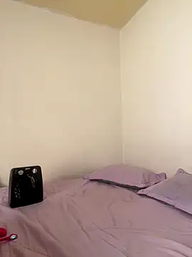 Snapshot of Zara_Bel chatting on 10.25.25 Zara Bel online show from 10.25.25