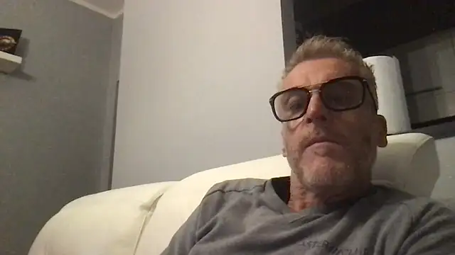 Axl hot online show from 11.14.25