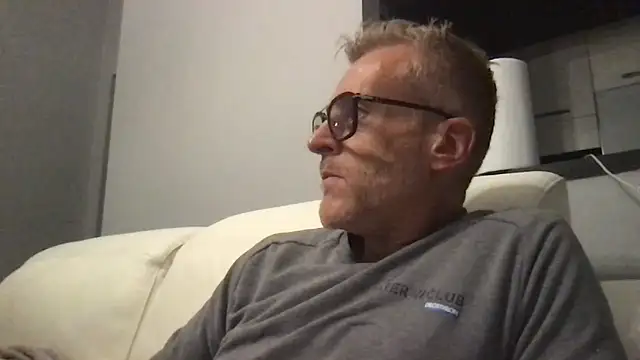 Axl hot online show from 11.15.25