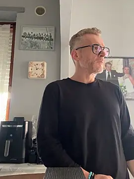 Axl hot online show from 03.06.26