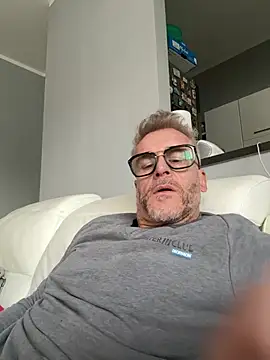 Axl hot online show from 03.07.26