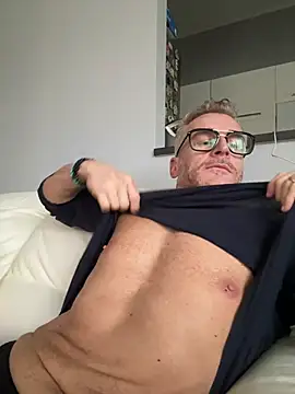 Axl hot online show from 03.14.26