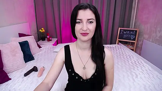 Snapshot of EvelinCuper chatting on 10.13.25 EvelinCuper online show from 10.13.25