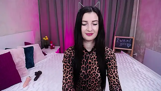 Snapshot of EvelinCuper chatting on 10.16.25 EvelinCuper online show from 10.16.25