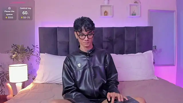 Phillicious   online show from 12.03.25