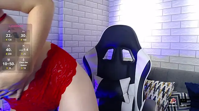 salma falcon online show from 10.15.25