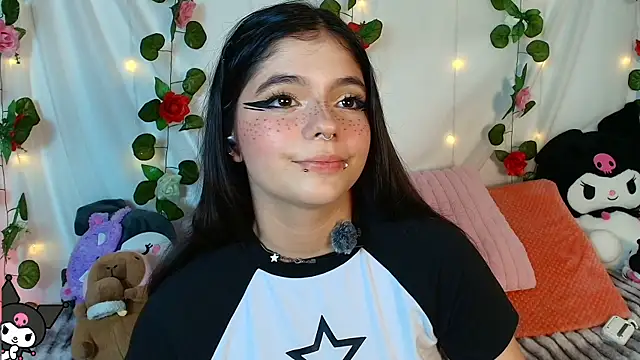 Snapshot of cutee_andrea chatting on 05.24.26 cutee andrea online show from 05.24.26