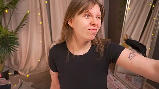 Snapshot of Sense_Of_Rosemary chatting on 02.07.26 Sense Of Rosemary online show from 02.07.26