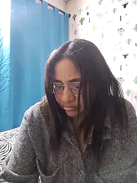 Snapshot of Avannay chatting on 10.16.25 Avannay online show from 10.16.25