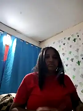 Snapshot of Avannay chatting on 12.23.25 Avannay online show from 12.23.25