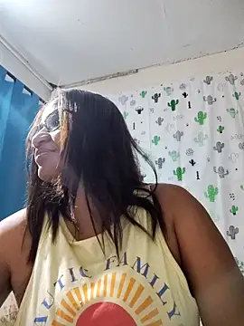 Snapshot of Avannay chatting on 02.19.26 Avannay online show from 02.19.26