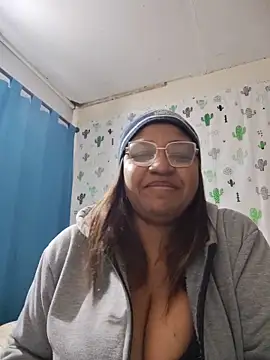 Snapshot of Avannay chatting on 06.18.26 Avannay online show from 06.18.26